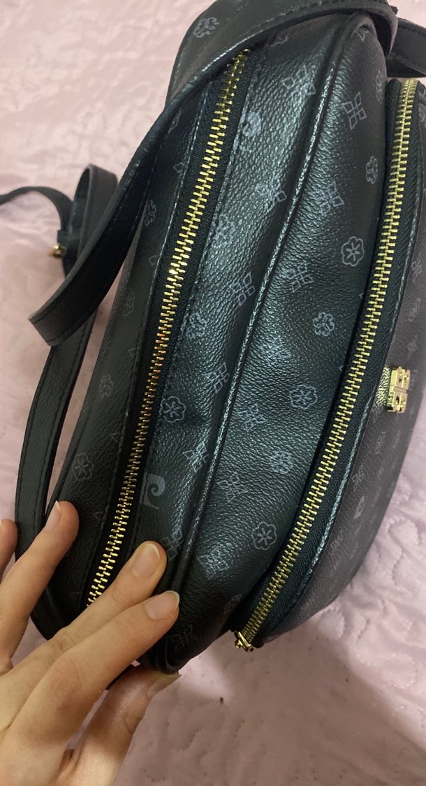 Siyah Baskılı Deri Kadın Omuz Çantası orijinal piere cardin - Görsel 2