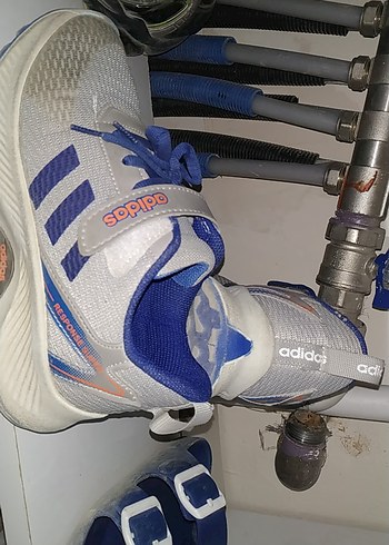 Adidas 2 kere kullanıldı temiz sorunsuz defosu yok Adidas