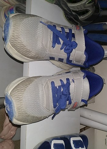 33 Beden mavi Renk 2 kere kullanıldı temiz sorunsuz defosu yok Adidas