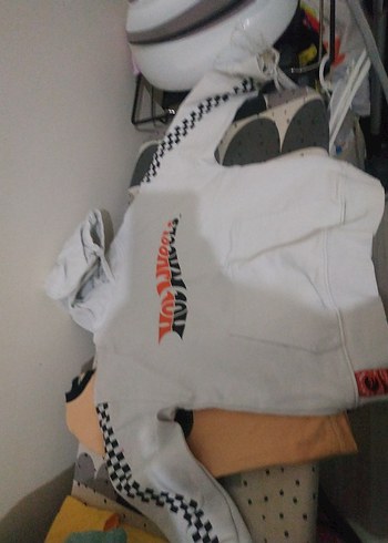 6-7 yaş eşofman ve polar hotwels kapüşonlu zara