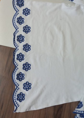 Nakışlı Volanlı Beyaz Kız Çocuk Tişörtü - Görsel 3