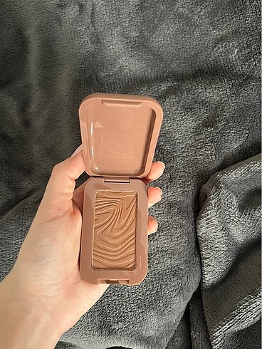 NYX nyx buttermelt bronzer