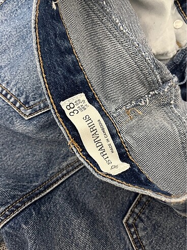 m Beden d96 jean stradivarius