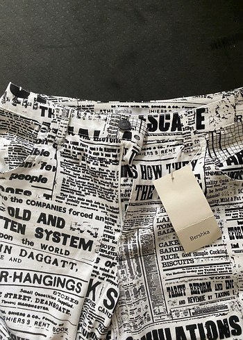 Bershka Gazete Desenli Pantolon