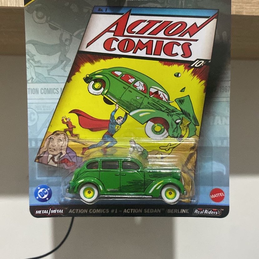 Parlak Yeşil Oyuncak Araba - Action Comics - Görsel 2