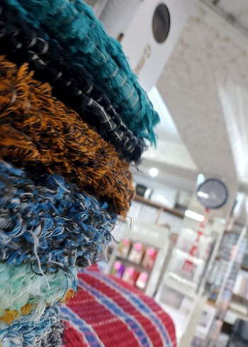 Yeni sıfır el dokumasi ipekli peluş rengarenk kilimlerimiz - Görsel 7