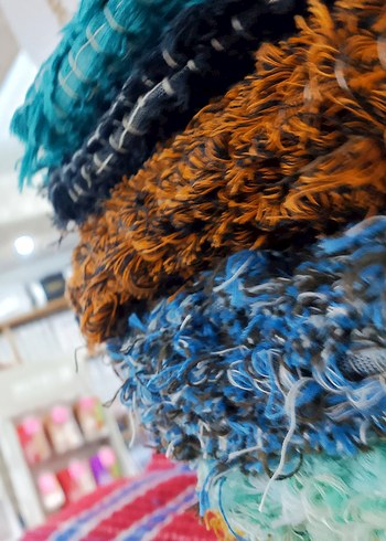 Yeni sıfır el dokumasi ipekli peluş rengarenk kilimlerimiz - Görsel 3