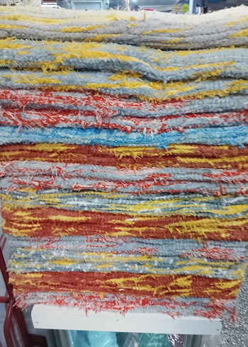 Yeni sıfır el dokumasi ipekli peluş rengarenk kilimlerimiz - Görsel 4