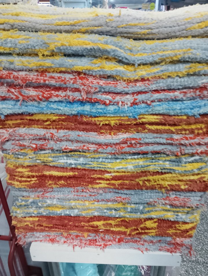 Yeni sıfır el dokumasi ipekli peluş rengarenk kilimlerimiz - Görsel 4