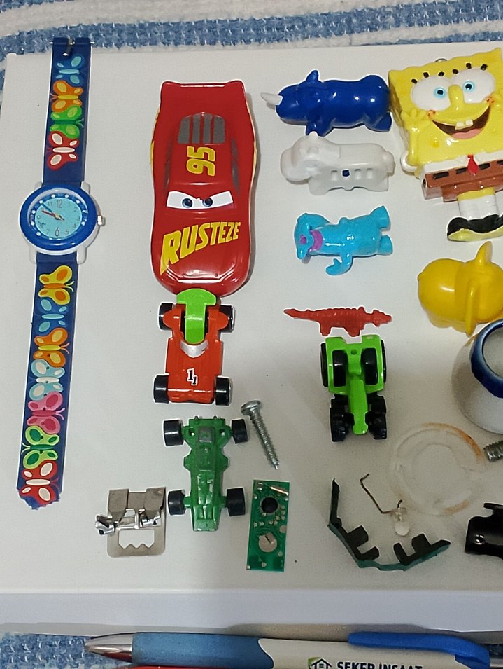 30 üründen fazla karışık oyuncak kutu lotu 400 TL - Görsel 2