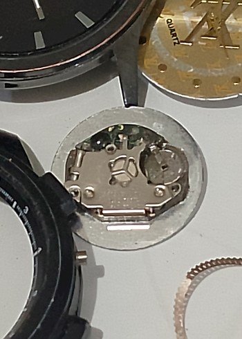 Pilli saat parçaları  Lotu
komlesi  500 tl - Görsel 20