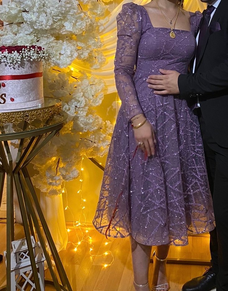 Mor Dantelli V Yaka Uzun Elbise - Görsel 5