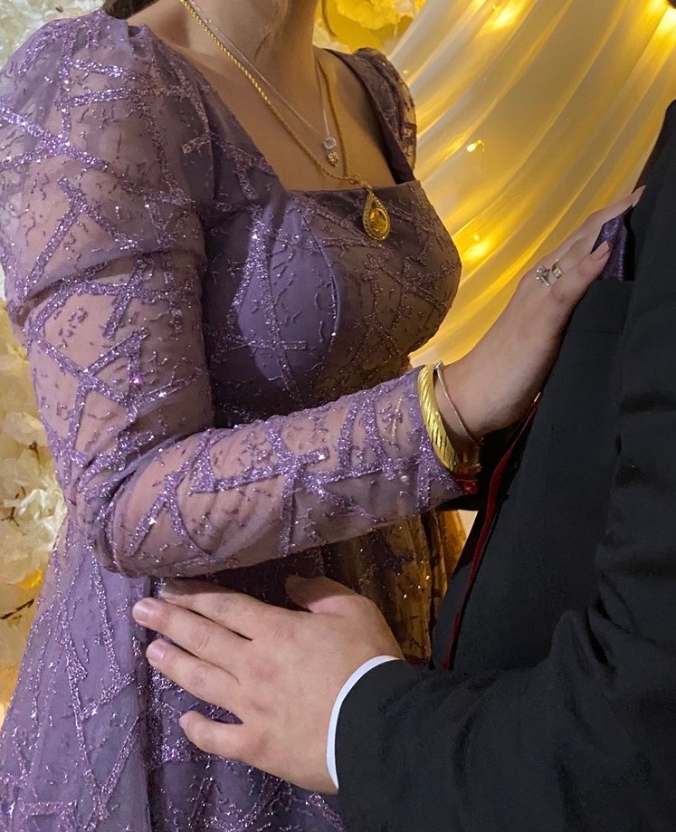 Mor Dantelli V Yaka Uzun Elbise - Görsel 3