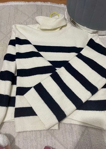 Beyaz Siyah Çizgili Boğazlı Kadın Kazak - Görsel 2