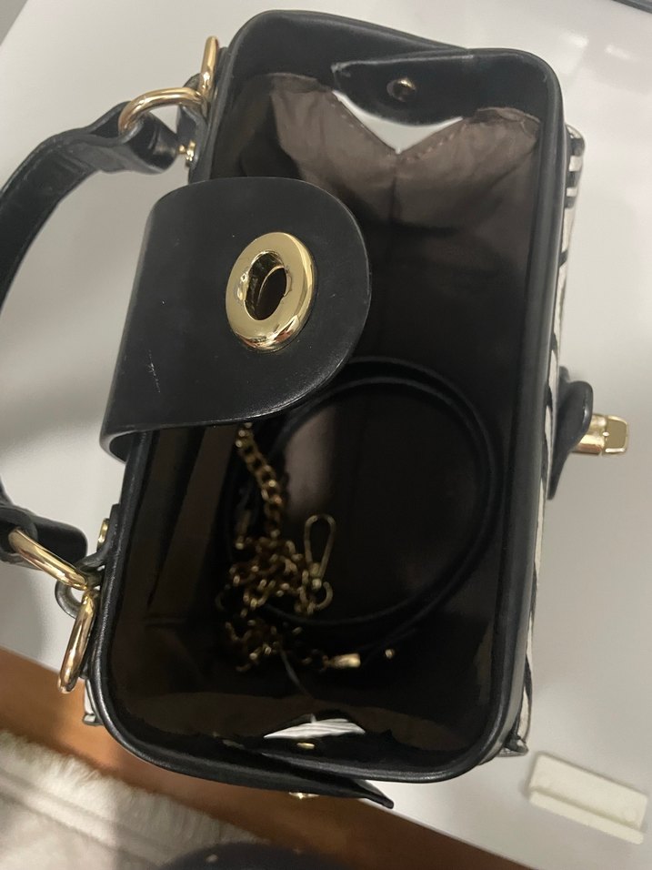 Kemer Detaylı Zebra Desenli Deri Kadın Çanta - Görsel 4