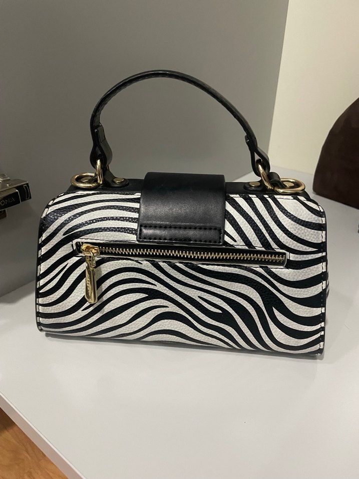 Kemer Detaylı Zebra Desenli Deri Kadın Çanta - Görsel 2