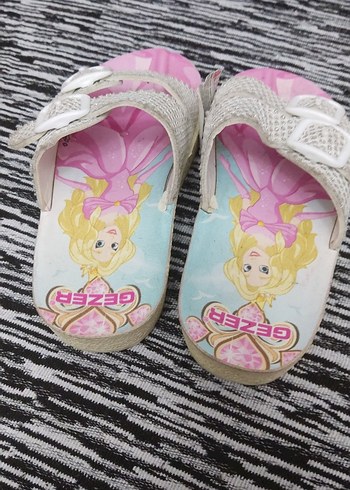 Kızlar için Beyaz Tokalı Renkli Desenli Terlik - Görsel 2