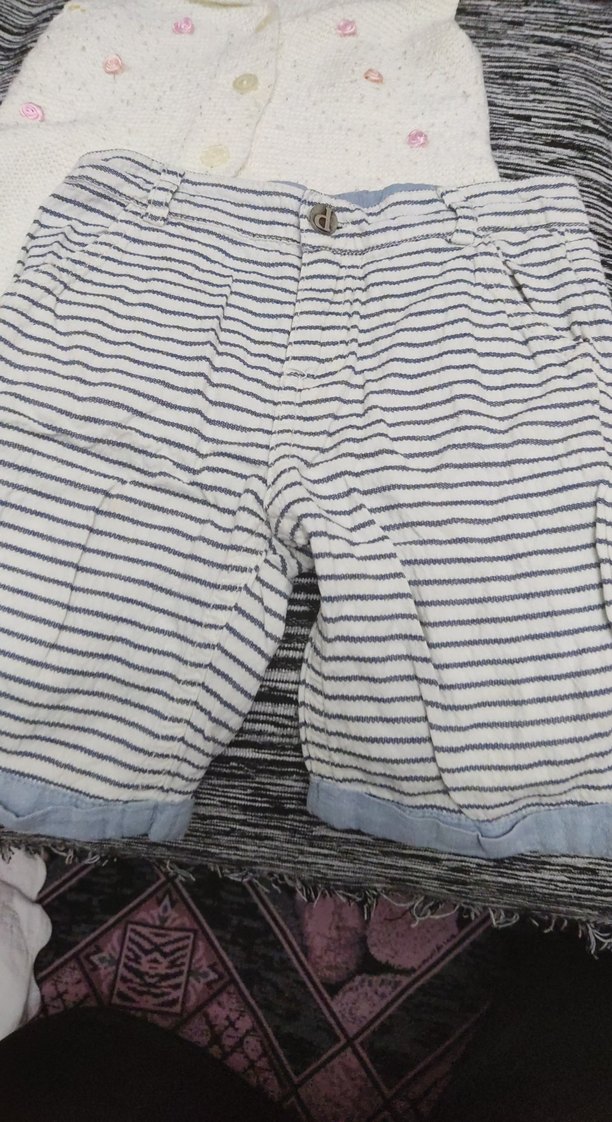 Kız Çocuk Beyaz İşlemeli Düğmeli Süveter ve pantolon - Görsel 2