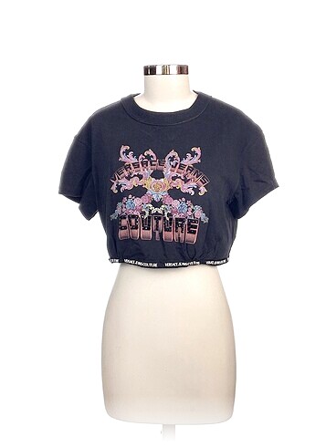 Versace T-shirt %70 İndirimli.