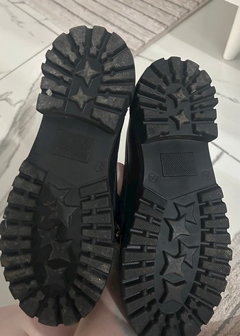 Zincir Detaylı Siyah Deri Kadın Loafer - Görsel 2