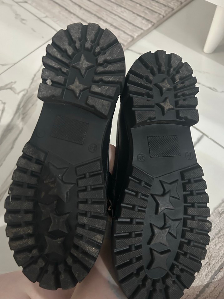 Zincir Detaylı Siyah Deri Kadın Loafer - Görsel 2