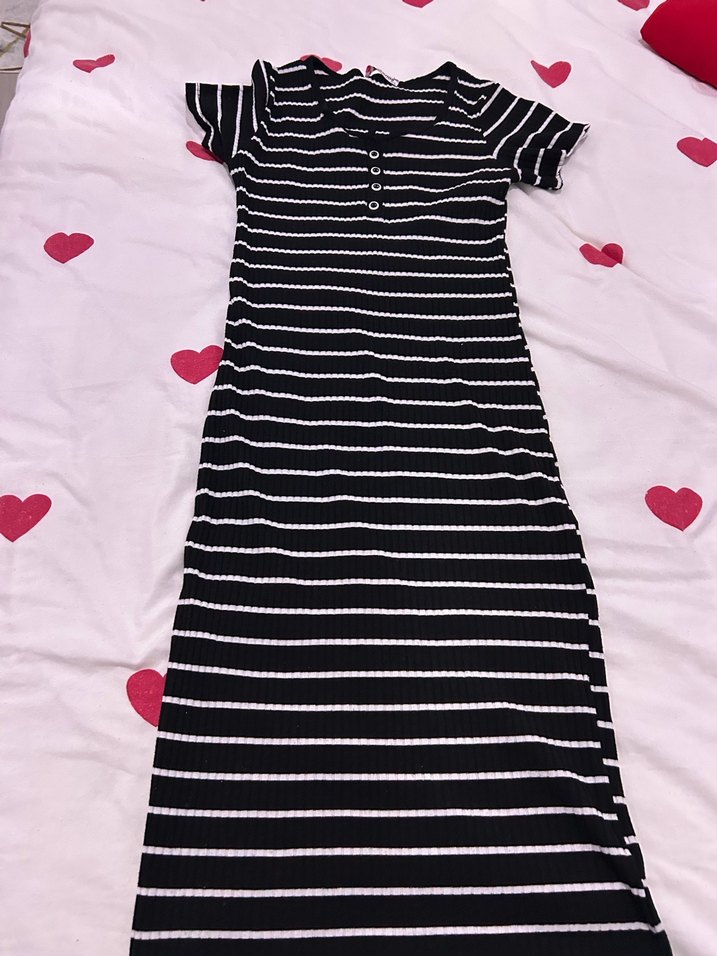 Düğmeli Siyah Beyaz Çizgili Uzun Elbise - Görsel 2