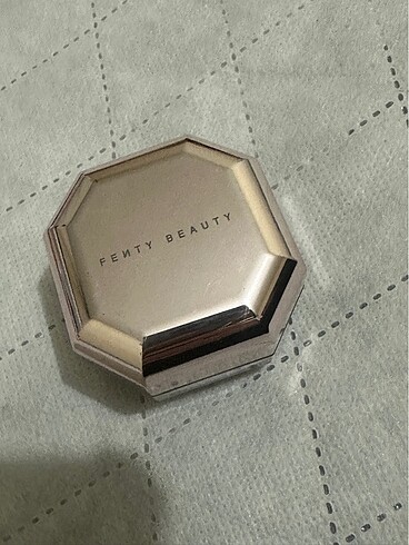 Fenty beauty pudra