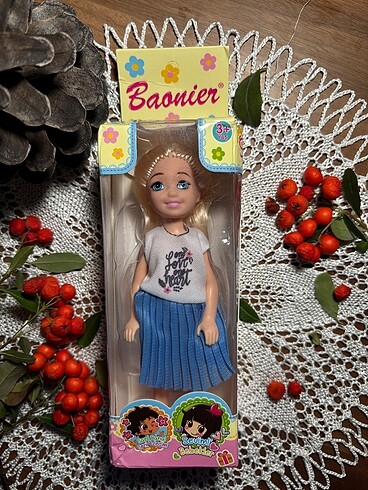 Küçük Oyuncak Bebek