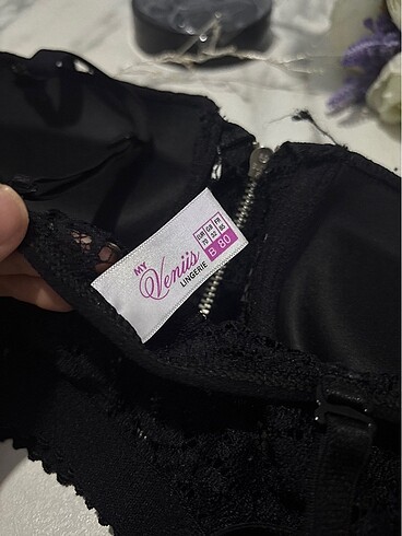 m Beden Siyah Dantelli Fermuar Detaylı Dolgulu Bralet