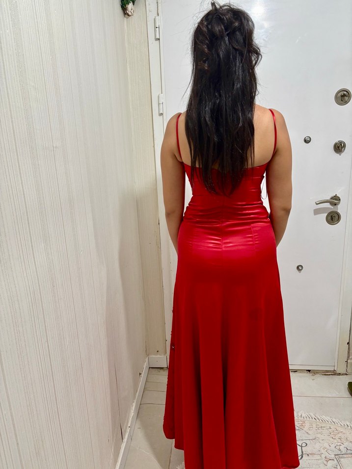Parıltılı Kırmızı Straplez Midi Elbise - Görsel 3
