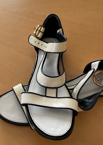 Beyaz Tokalı Dolgu Topuklu Kadın Sandalet - Görsel 5