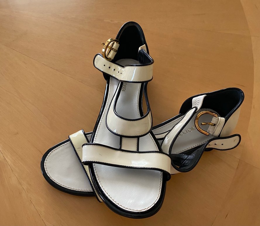 Beyaz Tokalı Dolgu Topuklu Kadın Sandalet - Görsel 5