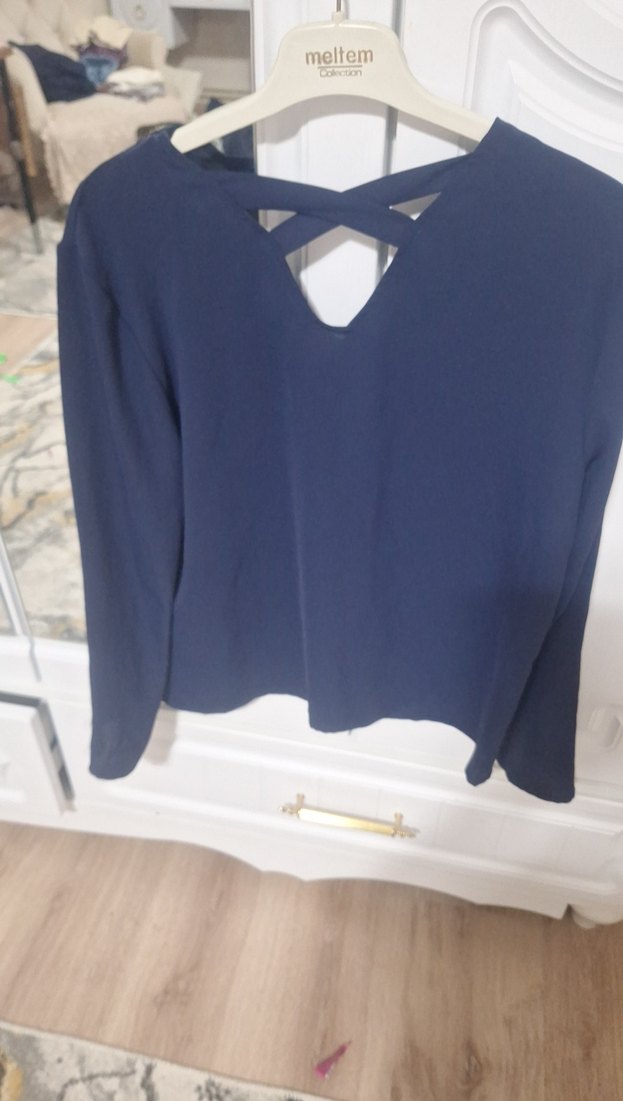 Mavi V Yaka Uzun Kollu Kadın Bluz - Görsel 4