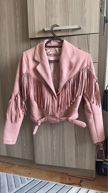 Püsküllü pembe ceket