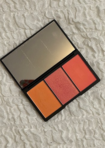 Sleek Siyah Parlak Allık Paleti - Görsel 2