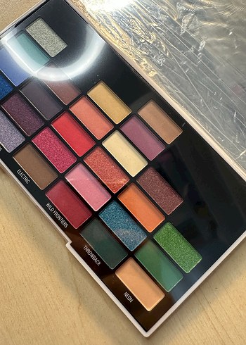 Renkli 80'ler Temalı Göz Farı Paleti - Görsel 6