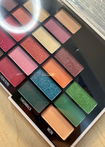 Renkli 80'ler Temalı Göz Farı Paleti - Görsel 7