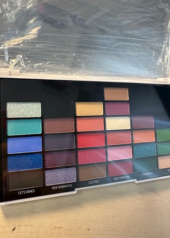 Renkli 80'ler Temalı Göz Farı Paleti - Görsel 5