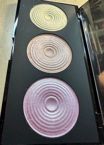 Revolution Aydınlatıcı Paleti - Açık Ton - Görsel 5