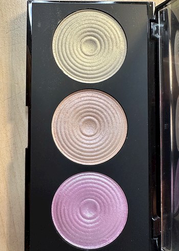 Revolution Aydınlatıcı Paleti - Açık Ton - Görsel 6