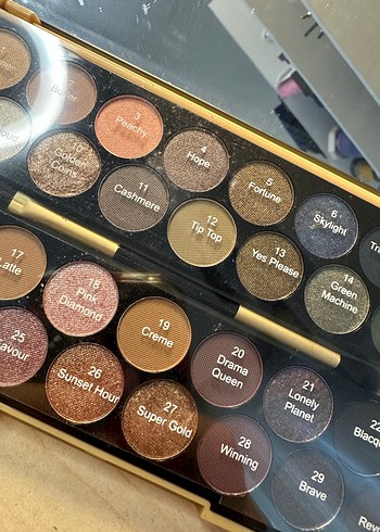 Makeup Revolution Altın Parlak Far Paleti - Görsel 7