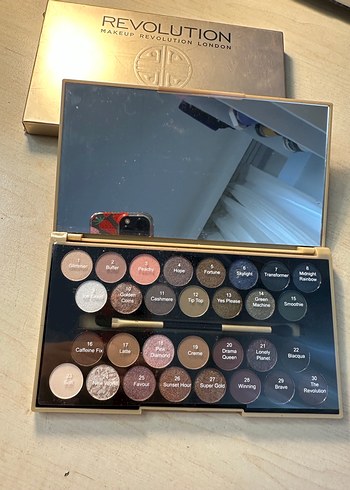 Makeup Revolution Altın Parlak Far Paleti - Görsel 3