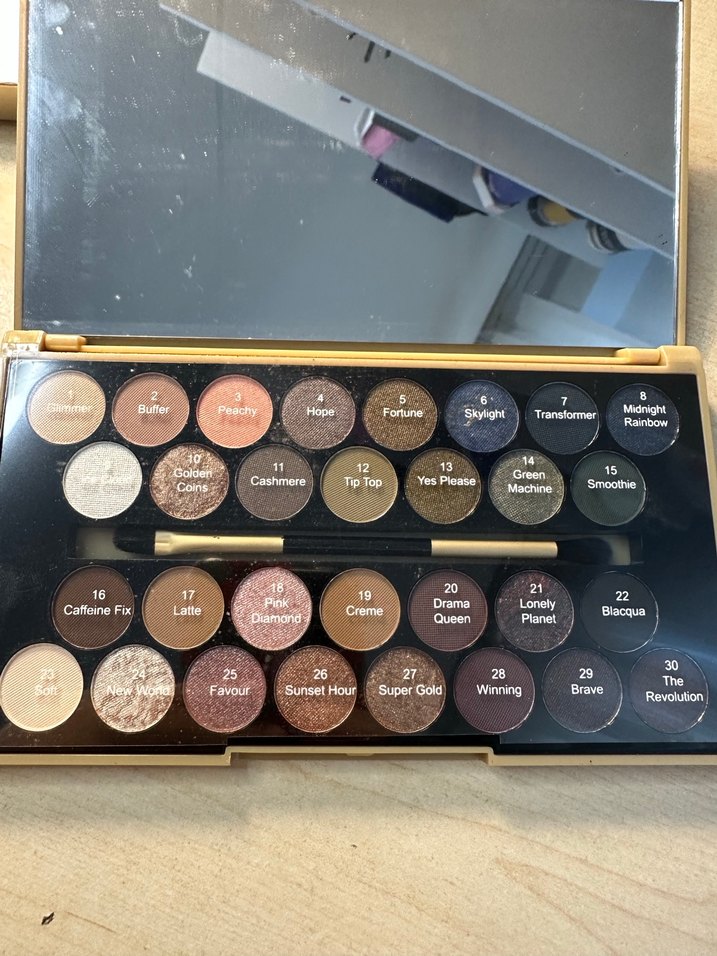 Makeup Revolution Altın Parlak Far Paleti - Görsel 4