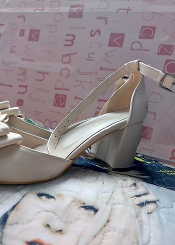 Zara Beyaz Fiyonklu Kadın Topuklu Abiye Ayakkabı