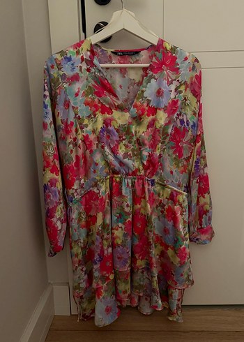 xs Beden Zara Çiçekli Elbise