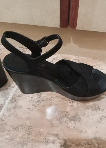 Kadın Siyah Dolgu Topuklu Sandalet - Görsel 5