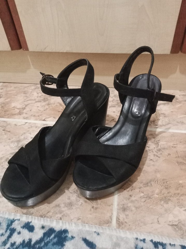 Kadın Siyah Dolgu Topuklu Sandalet - Görsel 4