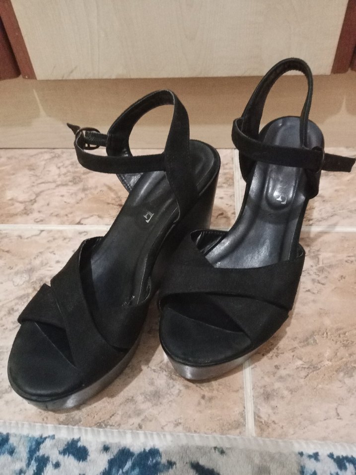 Kadın Siyah Dolgu Topuklu Sandalet - Görsel 3