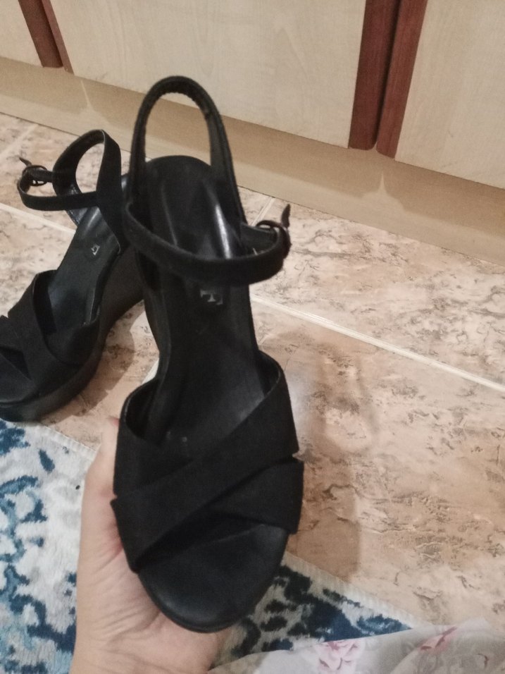 Kadın Siyah Dolgu Topuklu Sandalet - Görsel 2