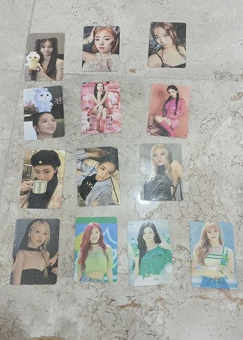 Çok Renkli K-Pop Fotoğraf Kartları